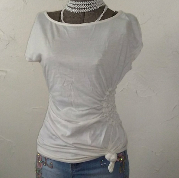 NWOT Mandee Asymmetrical Creamy White Rouched Tee - Picture 13 of 16